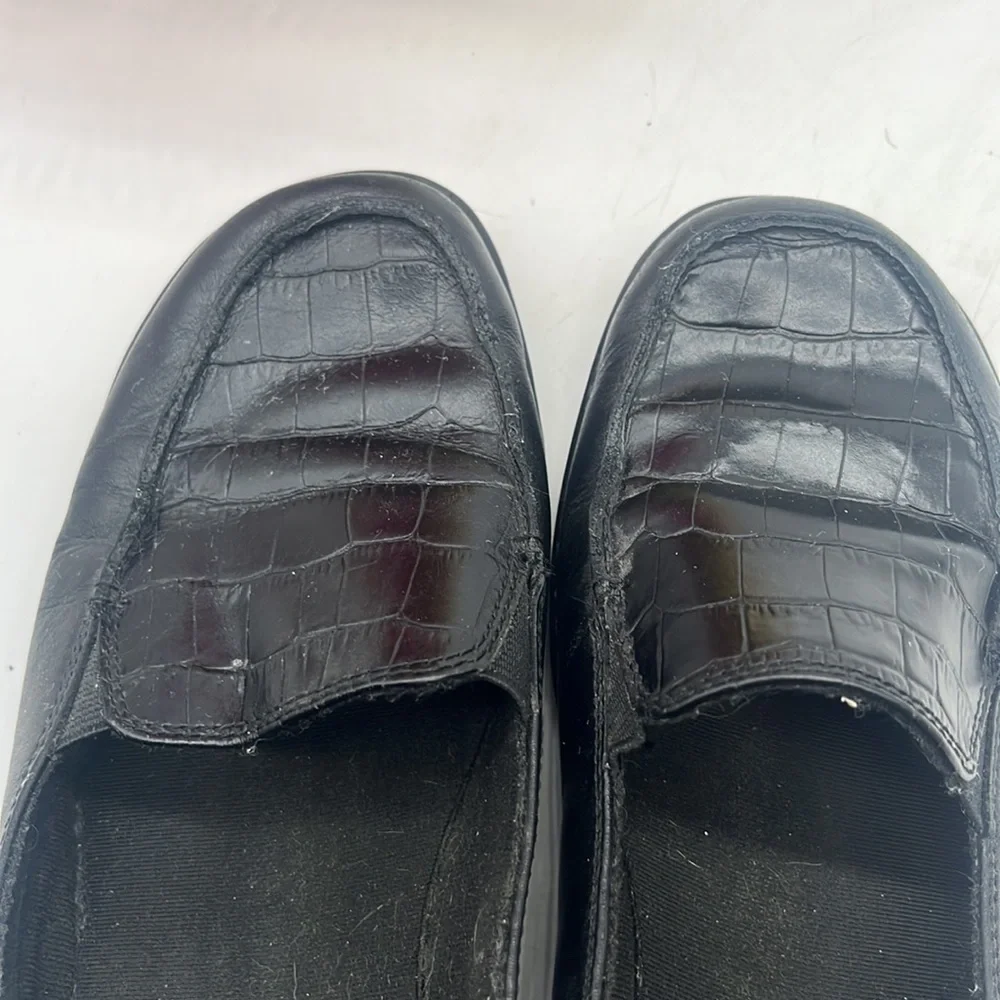 Clarks Black loafer with croc embossed insert Size 8.5 BLO4709